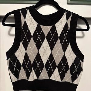 Black and white cropped sweater vest